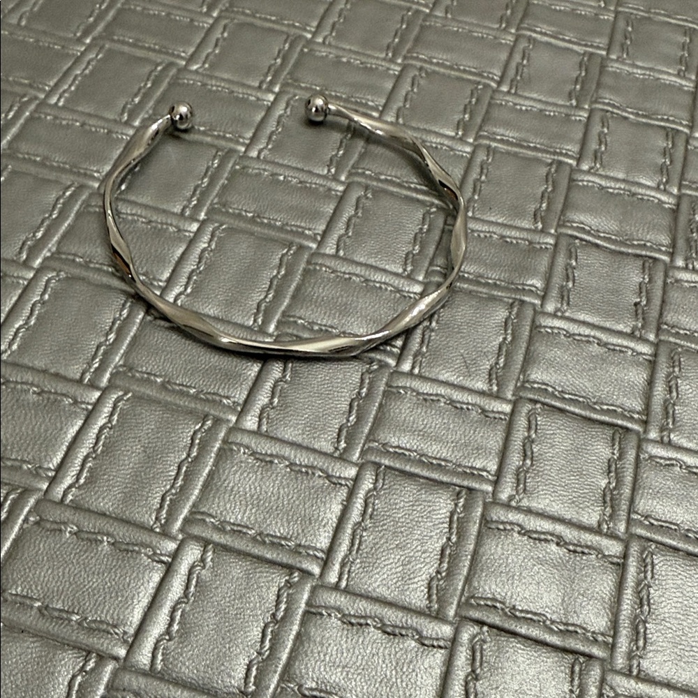 Silver twisted open cuff bracelet minimalist adjustable - Picture 5 of 6